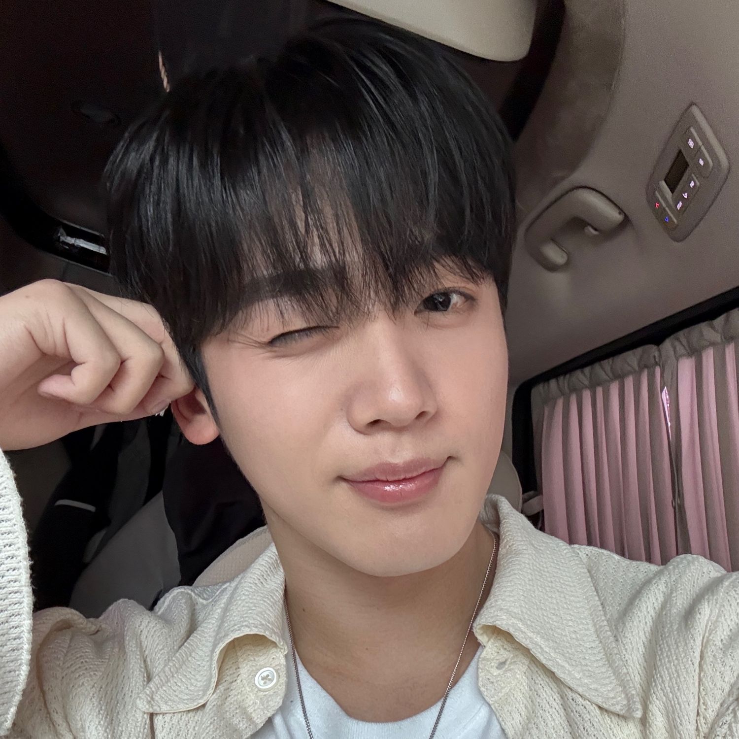 Latest photo of Kim Yohan (WEi)