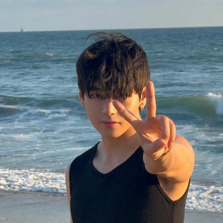 Latest photo of V (BTS)
