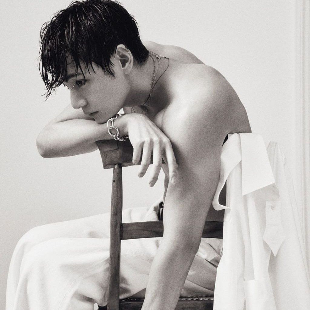 V (防弹少年团)的最新照片