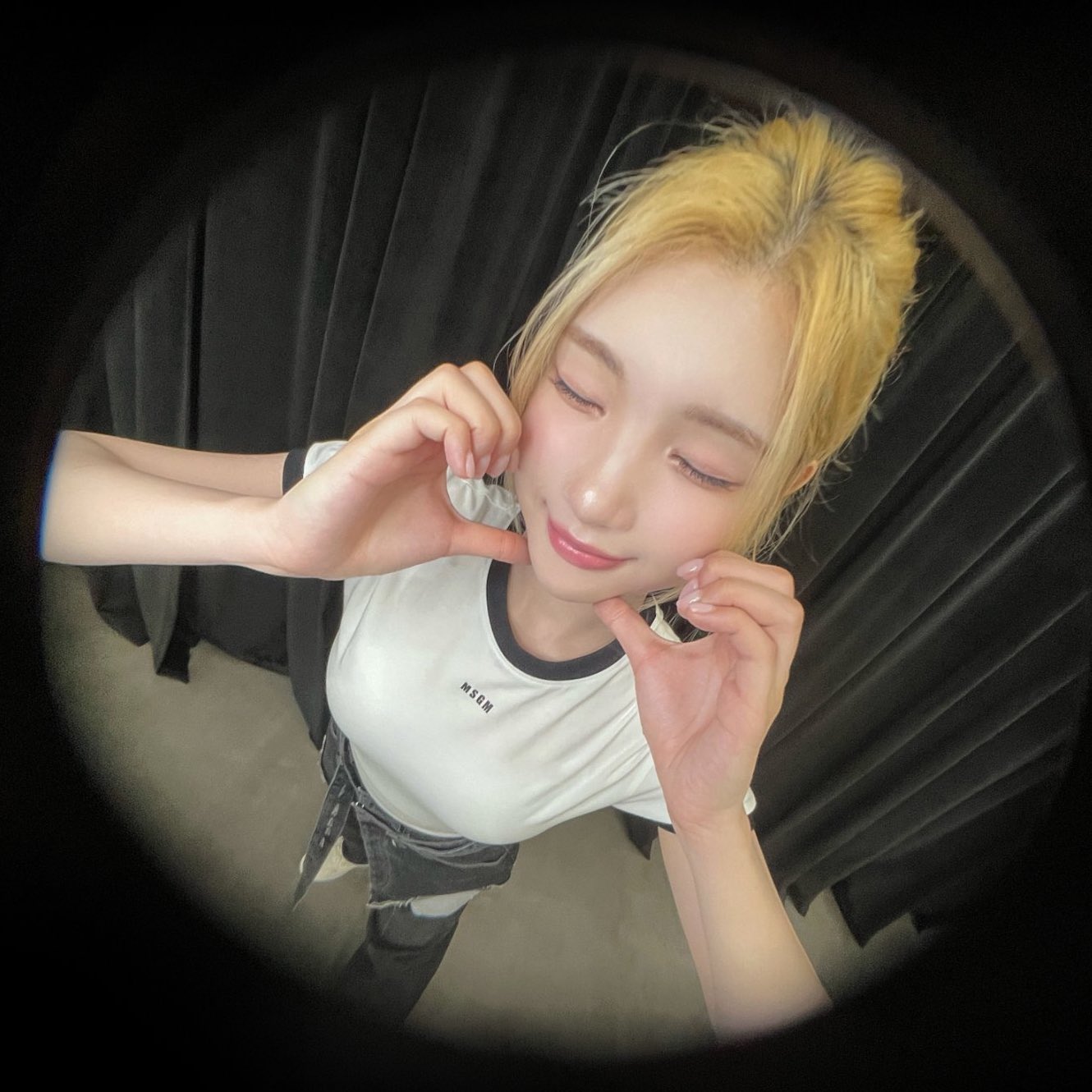 A moment captured by Juun (Hearts2Hearts)'s fan
