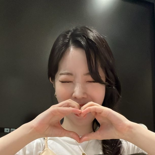 Foto aktivitas terbaru Dahyun (TWICE)