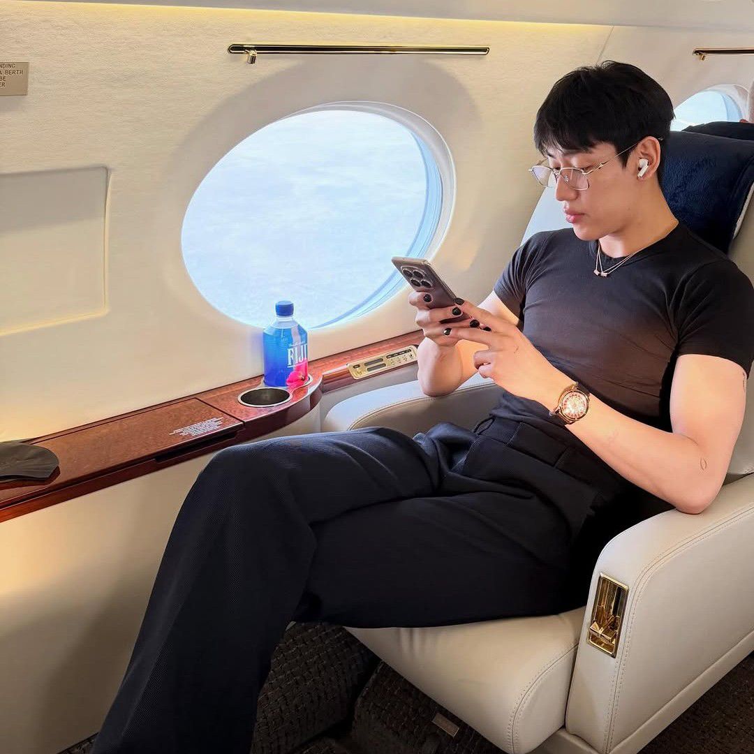 Behind-the-scenes cut of Bambam (GOT7)