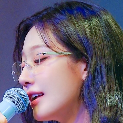 Latest photo of Jeong Yein (Lovelyz)