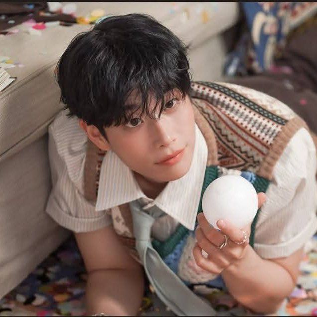 A moment captured by MJ (ASTRO)'s fan