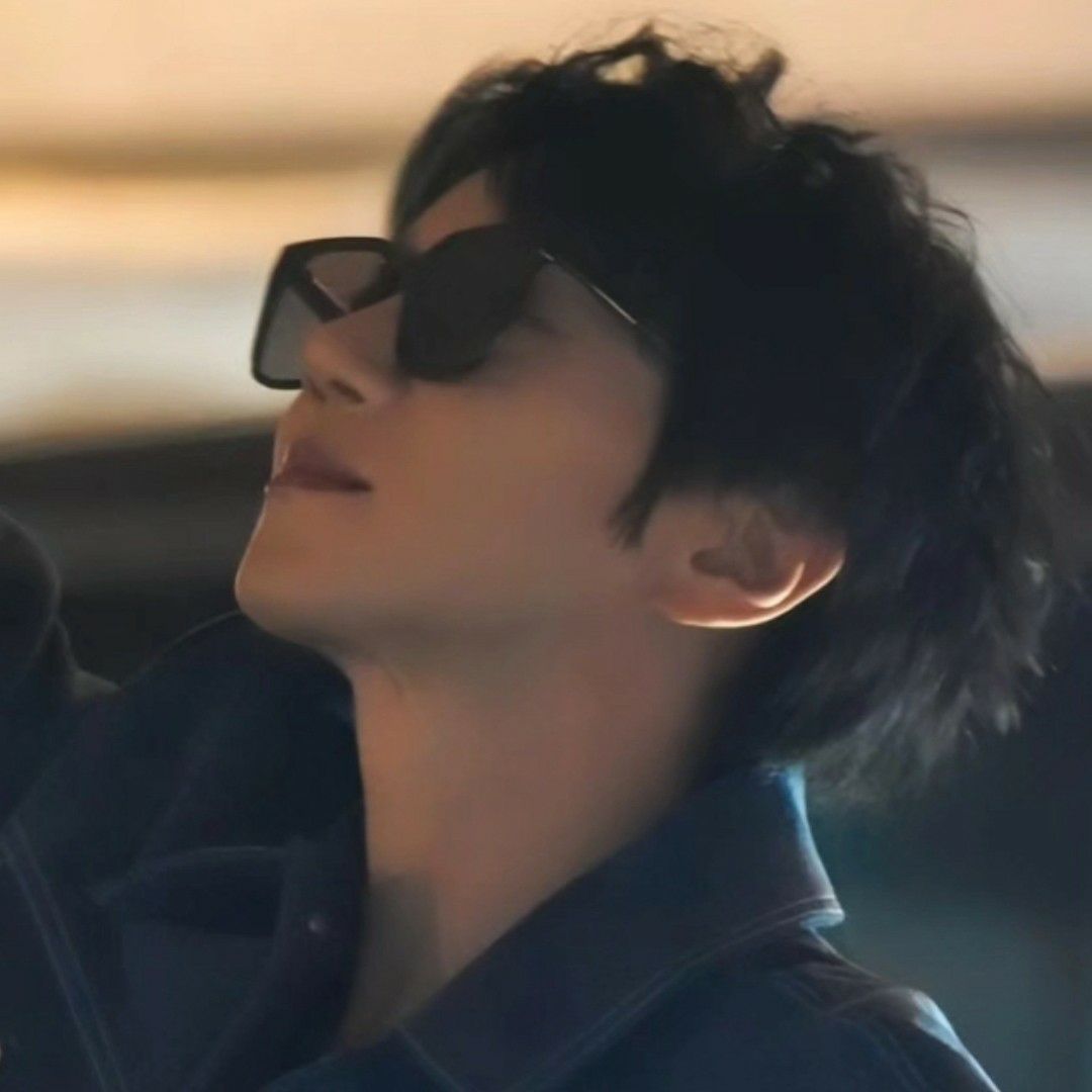 Latest photo of Hwang Chiyeol