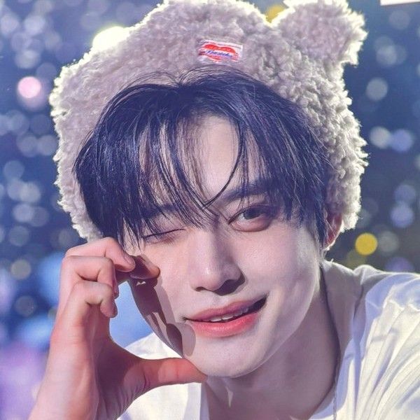 Latest photo of Kim Jiwoong (ZEROBASEONE)