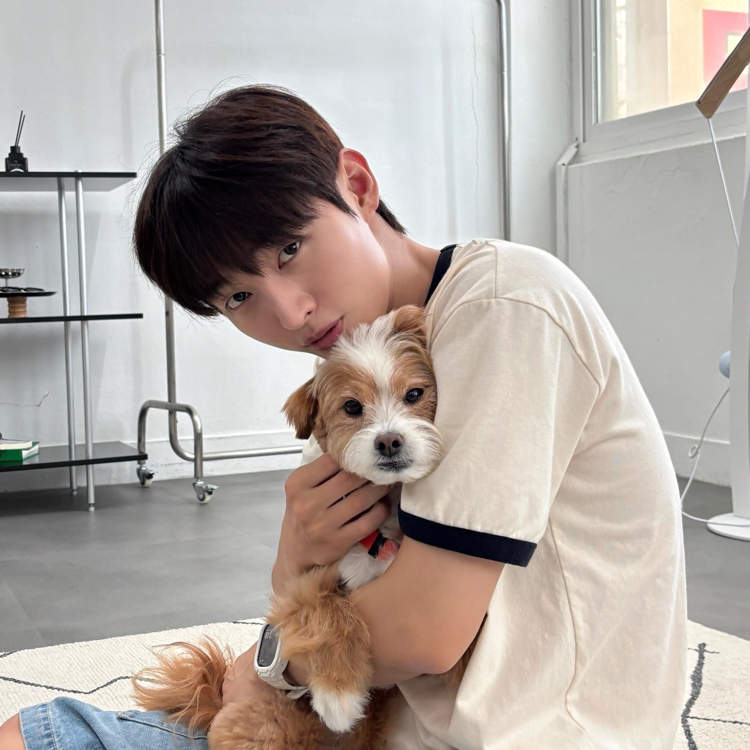 A moment captured by Yoon Jisung's fan