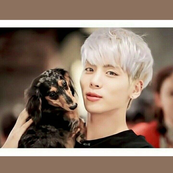 A moment captured by Jonghyun (SHINee)'s fan