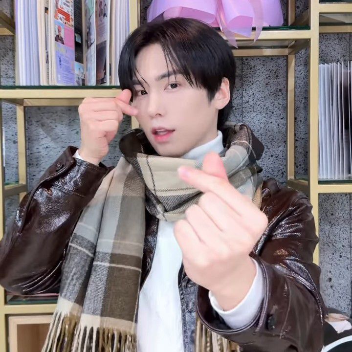 A moment captured by Rocky's fan