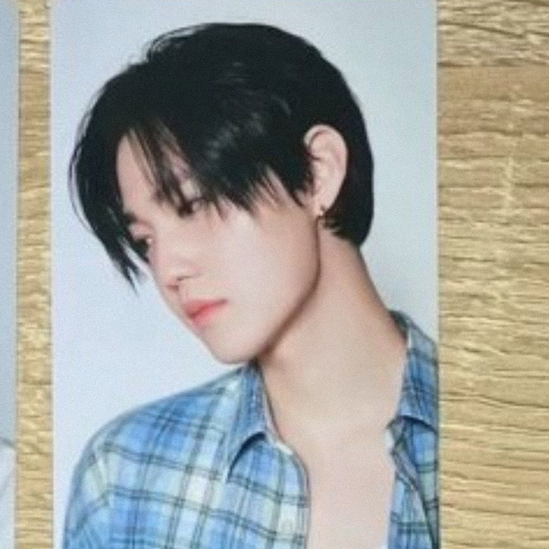 Recent activity shot of Doyoung (TREASURE)