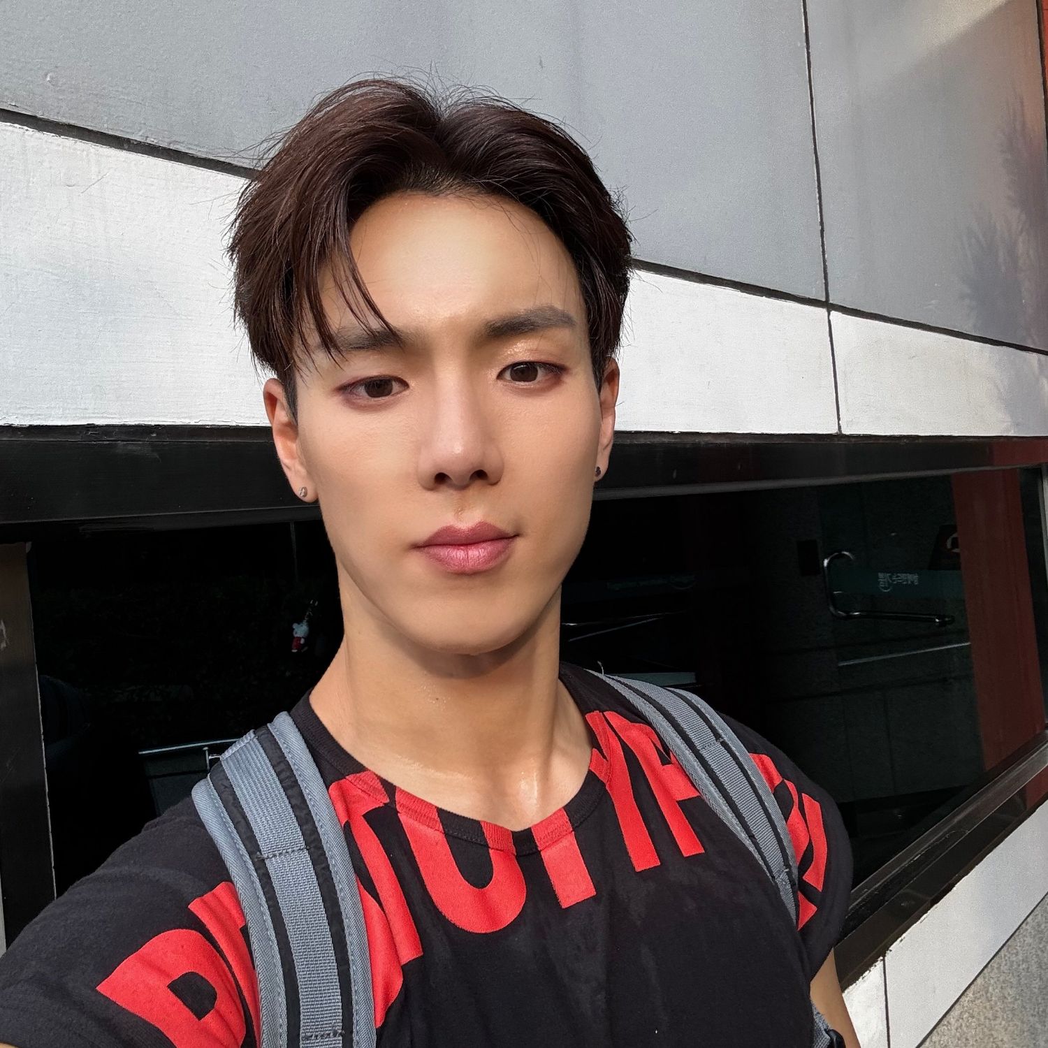 Behind-the-scenes cut of Shownu (MONSTA X)