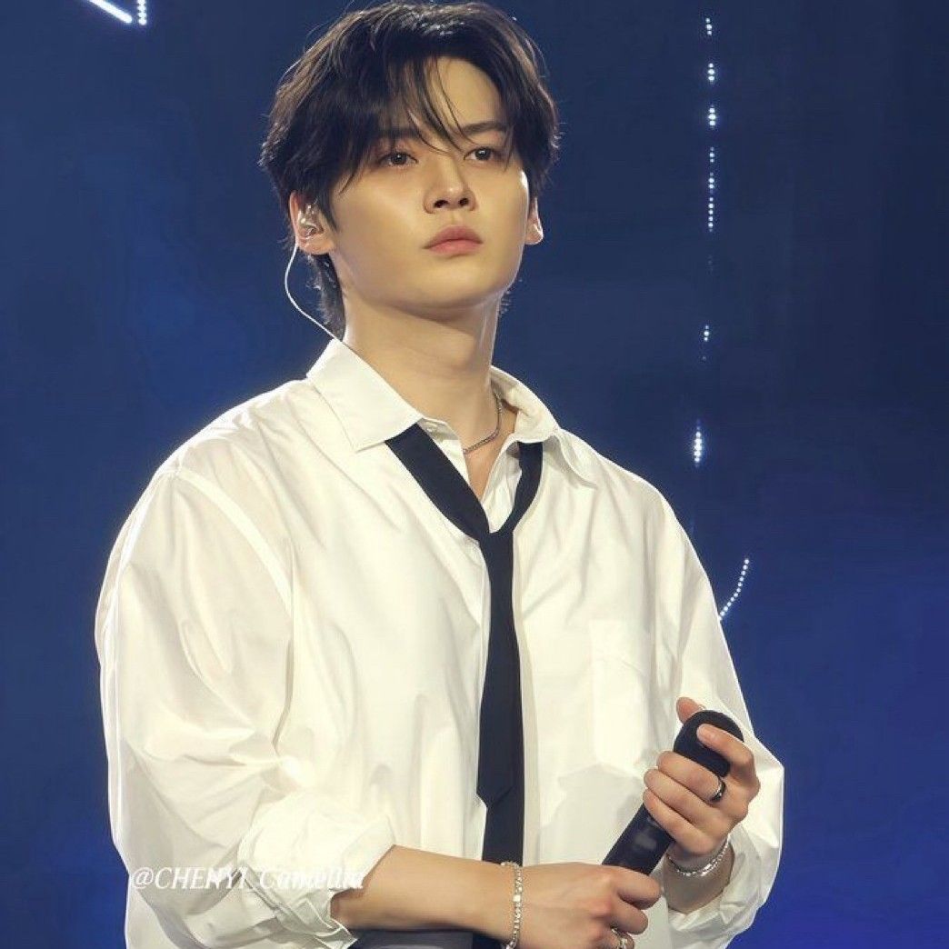 Behind-the-scenes cut of Lee Know (Stray Kids)