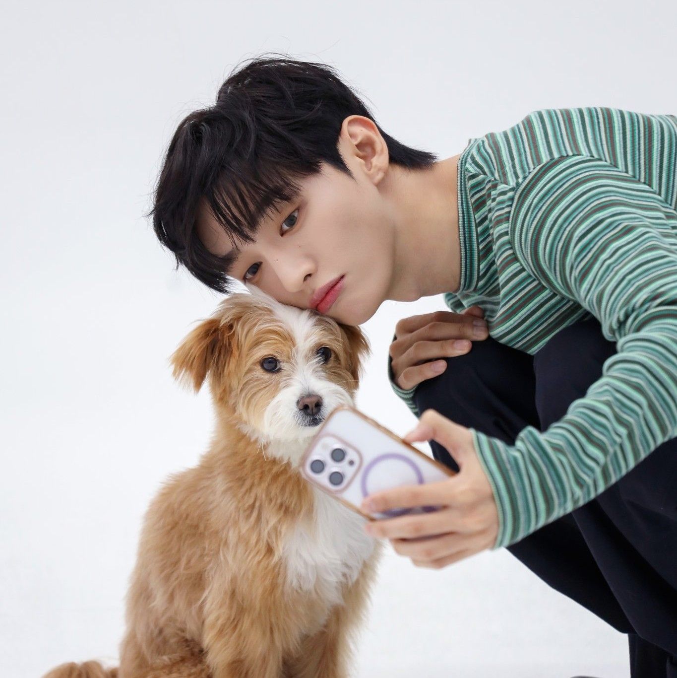 Behind-the-scenes cut of Yoon Jisung