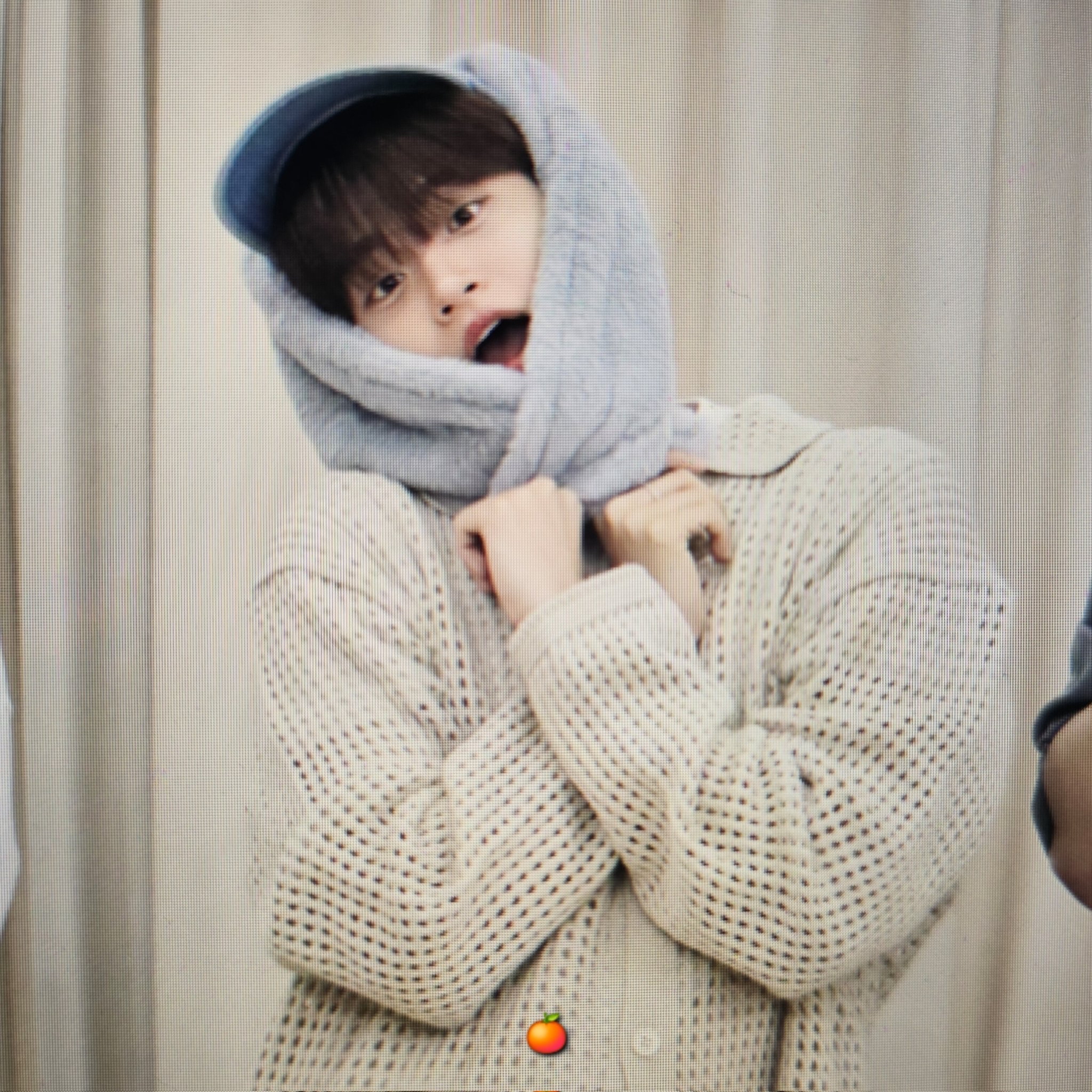 A moment captured by Lee Daehwi (AB6IX)'s fan