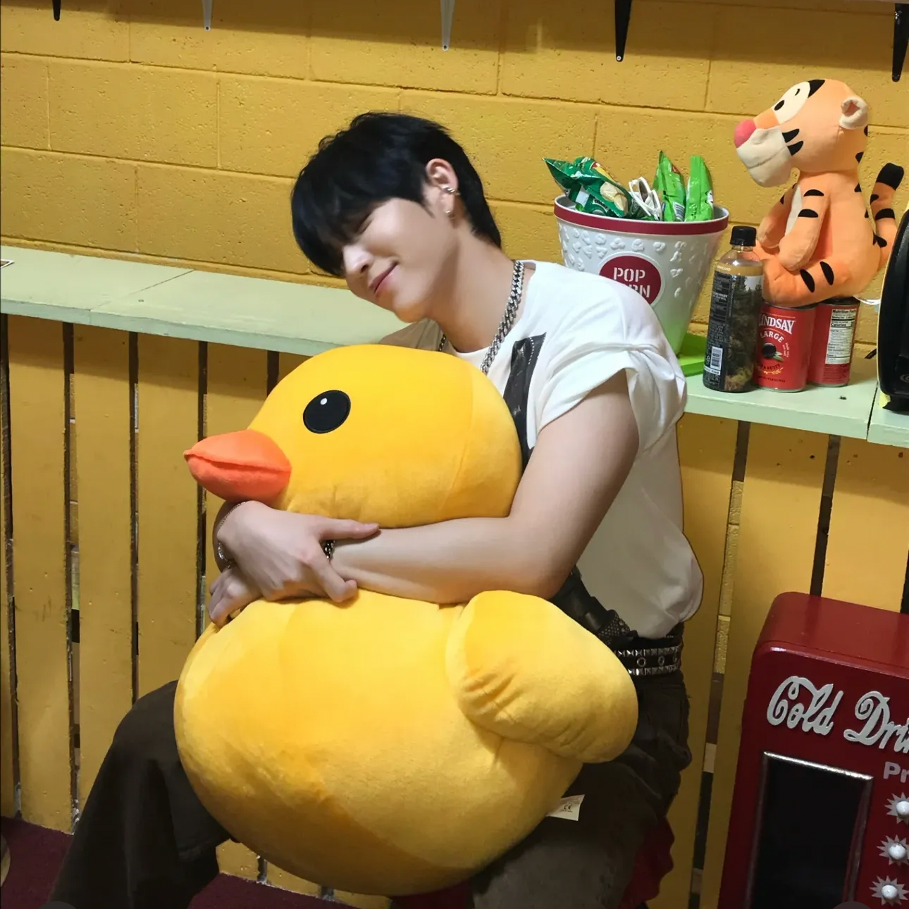 Behind-the-scenes cut of HEECHAN (DKB)