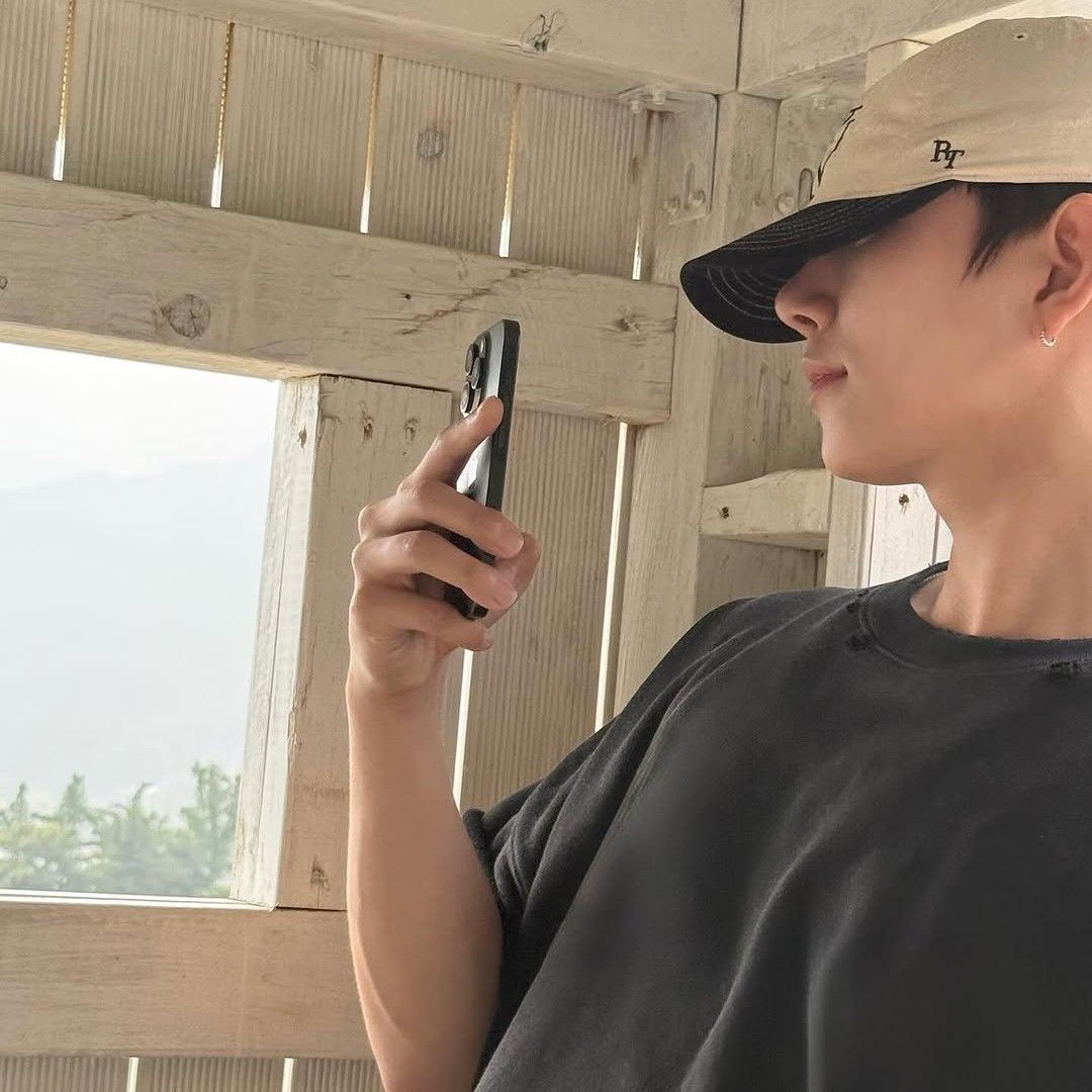 A moment captured by Joshua (SEVENTEEN)'s fan