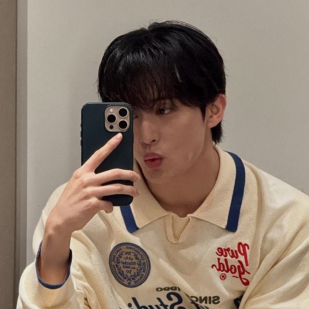 Behind-the-scenes cut of Mark (NCT 127, NCT DREAM)