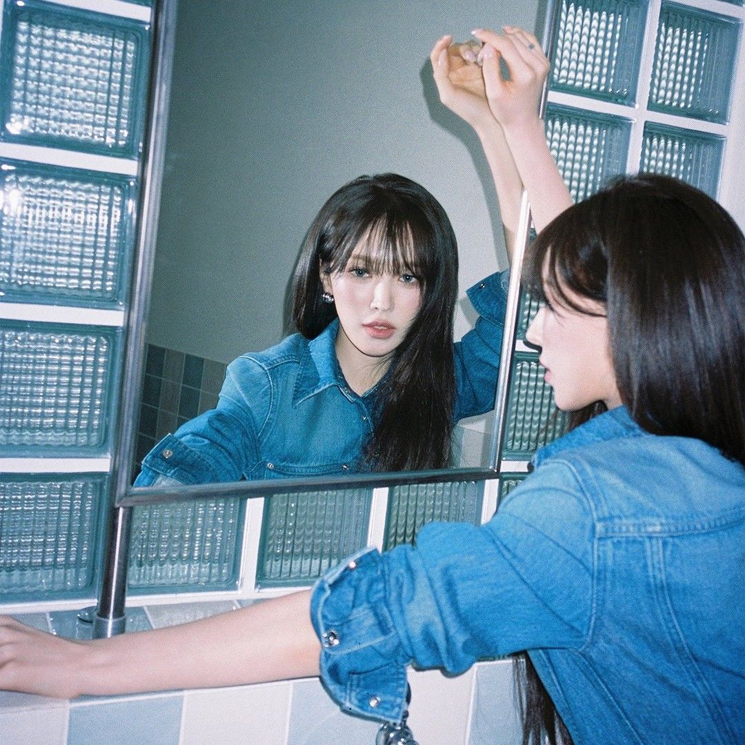 A moment captured by Wendy (Red Velvet)'s fan