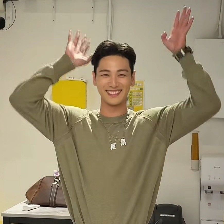 Behind-the-scenes cut of Baekho