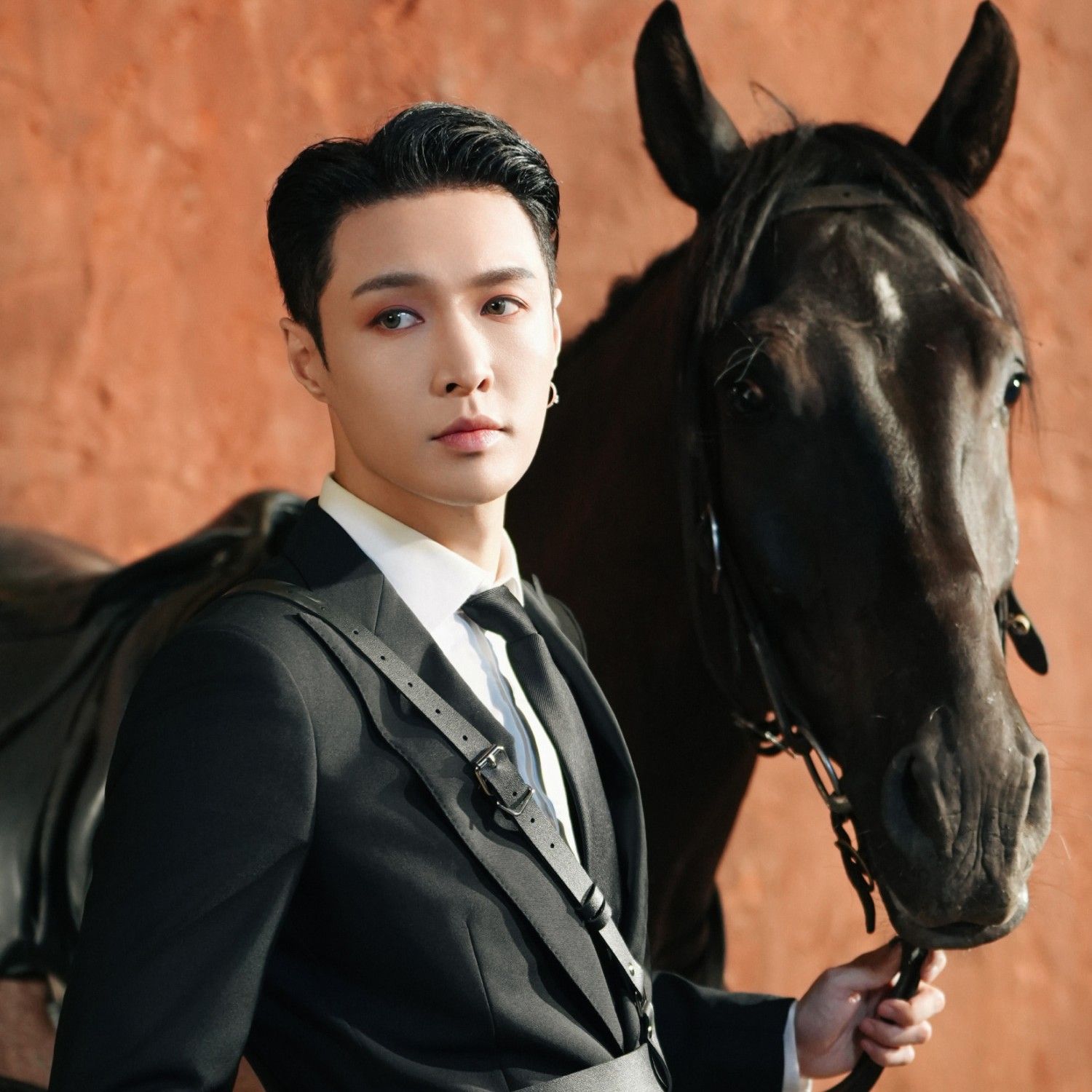 Behind-the-scenes cut of Lay (EXO)