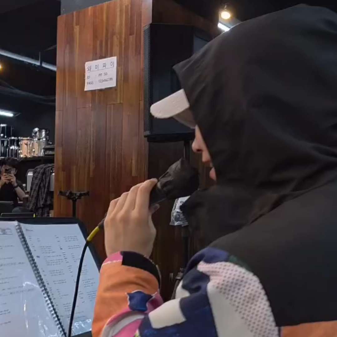 A moment captured by Rocky's fan