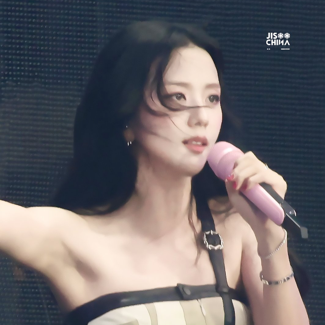 Behind-the-scenes cut of Jisoo (BLACKPINK)