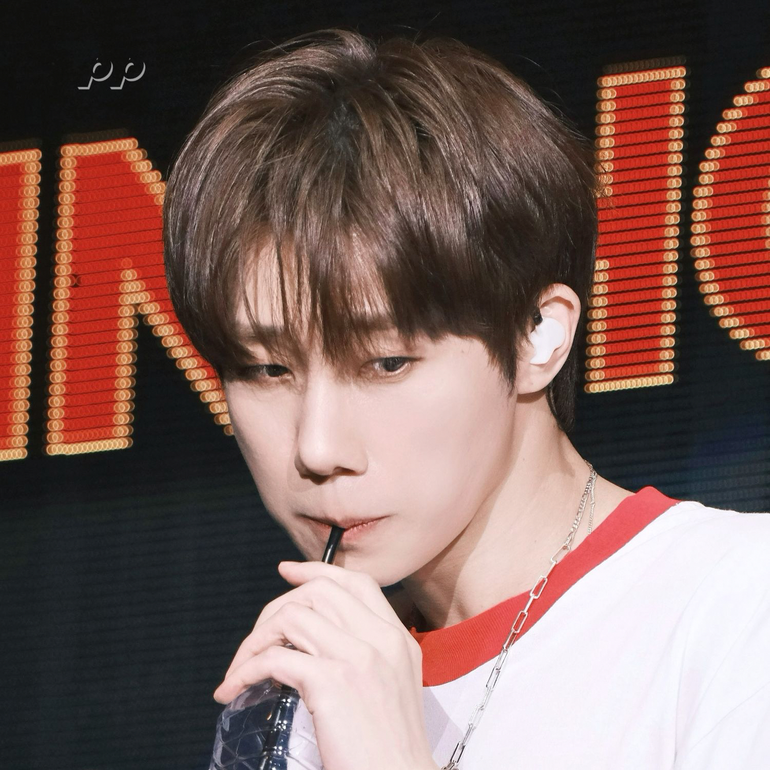 A moment captured by Sungkyu (INFINITE)'s fan