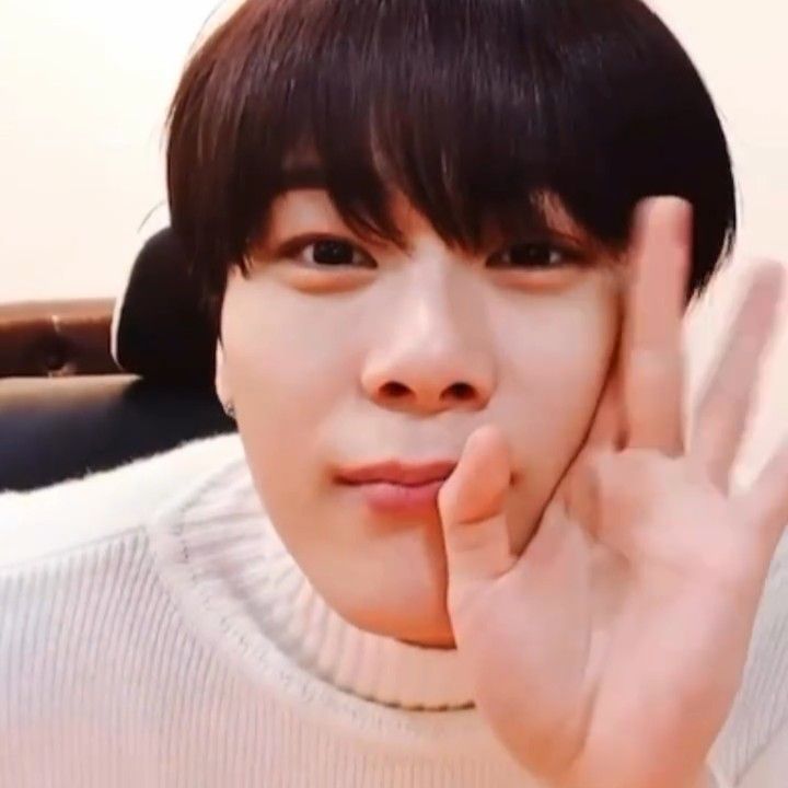 Behind-the-scenes cut of Moonbin (ASTRO)