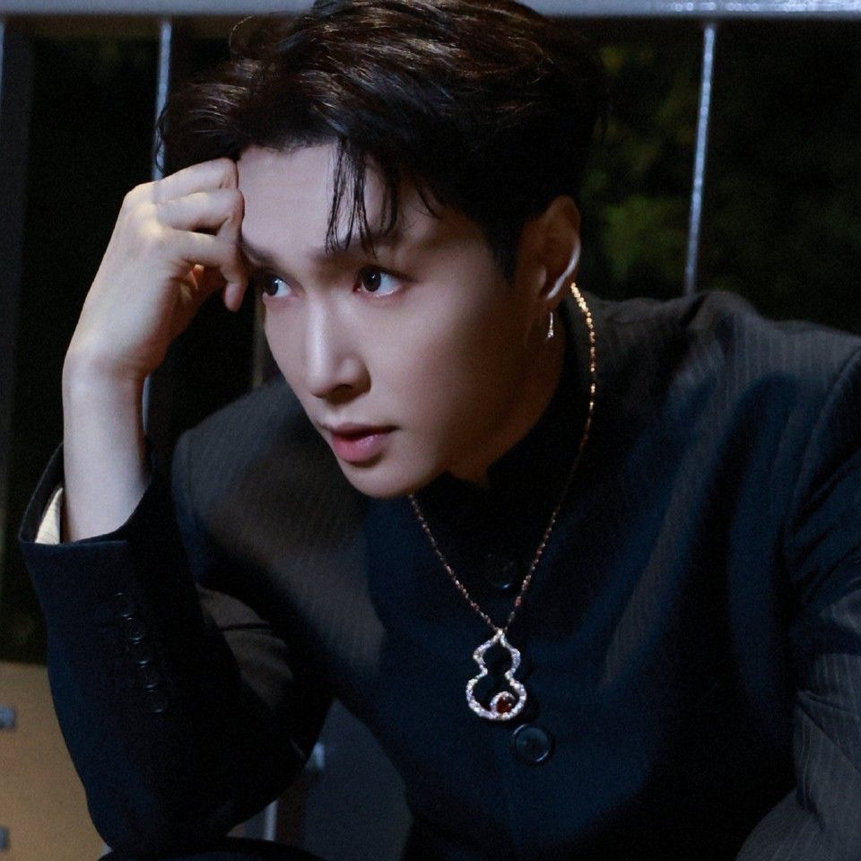 Foto aktivitas terbaru Lay (EXO)