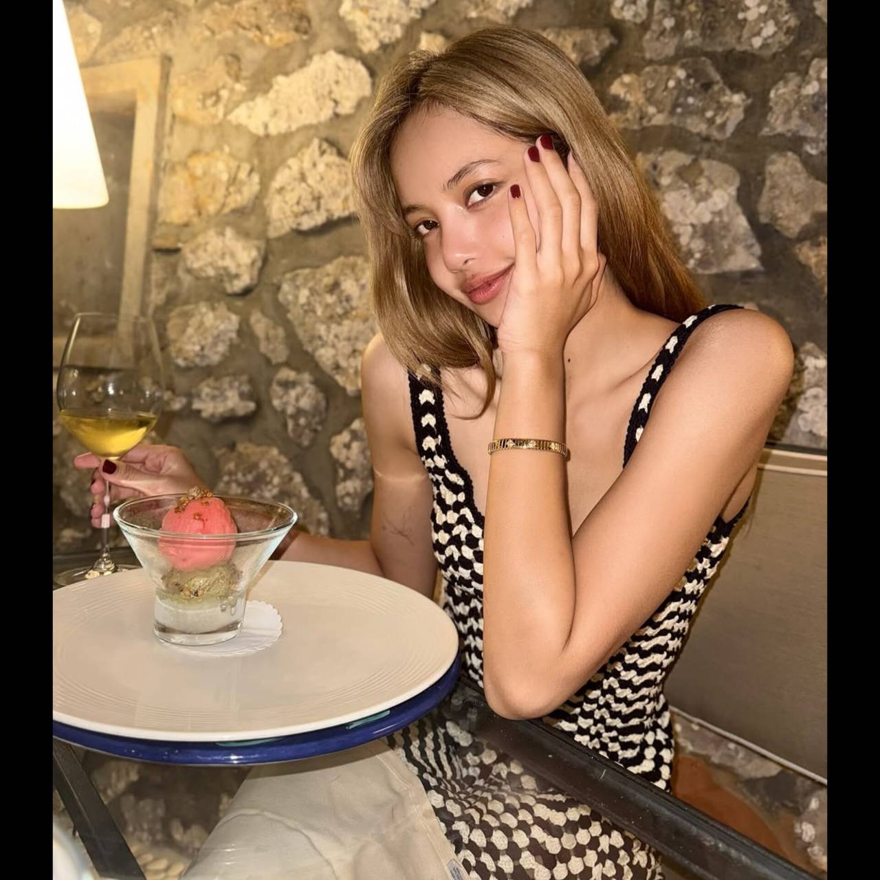 A moment captured by Lisa (BLACKPINK)'s fan