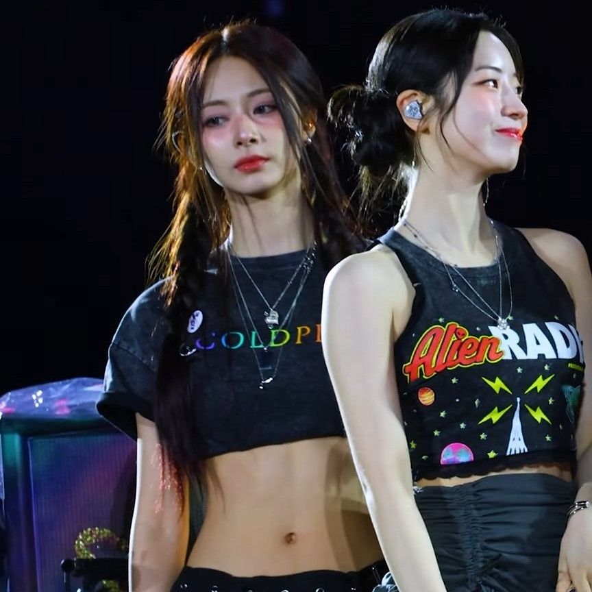Potret di balik layar Tzuyu (TWICE)