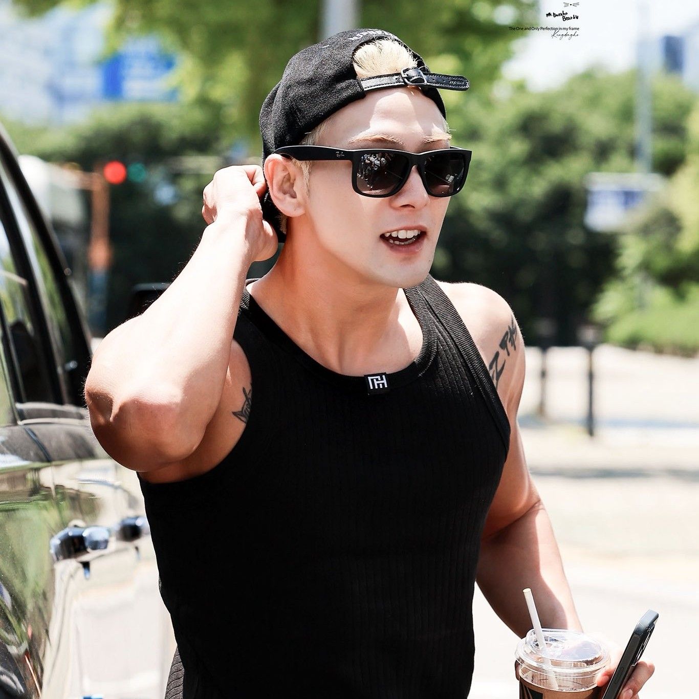 Behind-the-scenes cut of Baekho