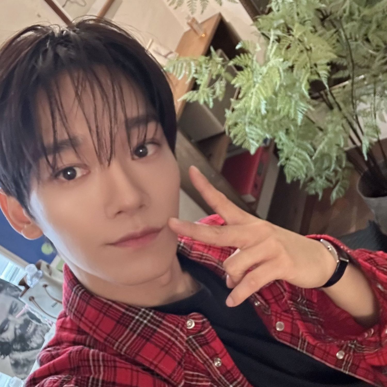 Behind-the-scenes cut of Chen (EXO)