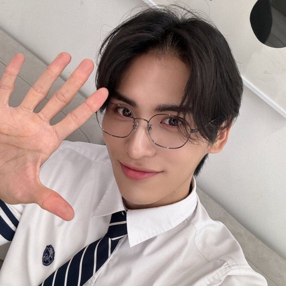 Latest photo of Taeyang (SF9)
