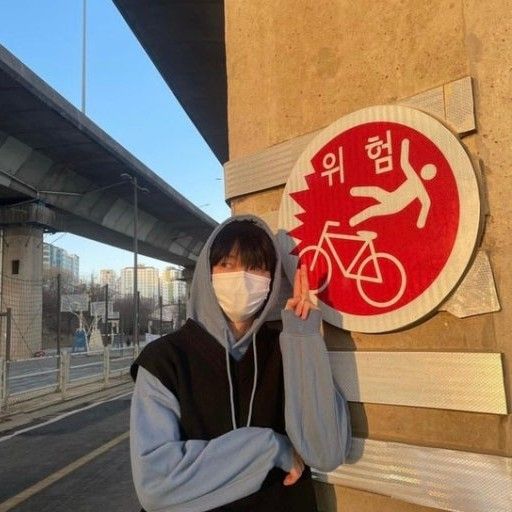 Latest photo of Shin Yechan (LUCY)