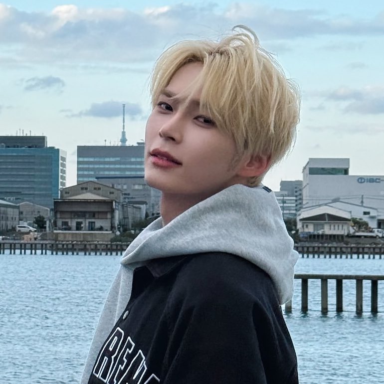 Behind-the-scenes cut of Sung Hanbin (ZEROBASEONE)