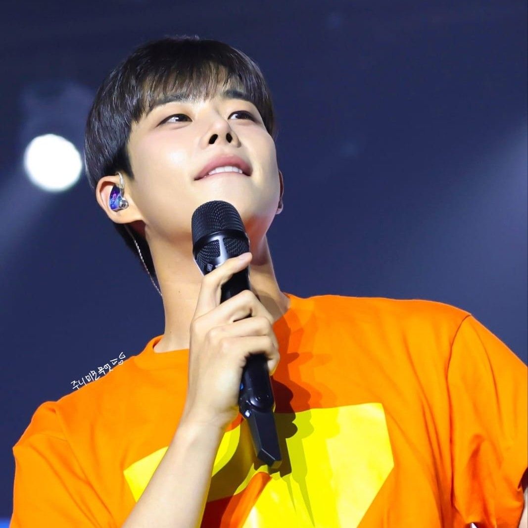 아스트로 최근 활동샷