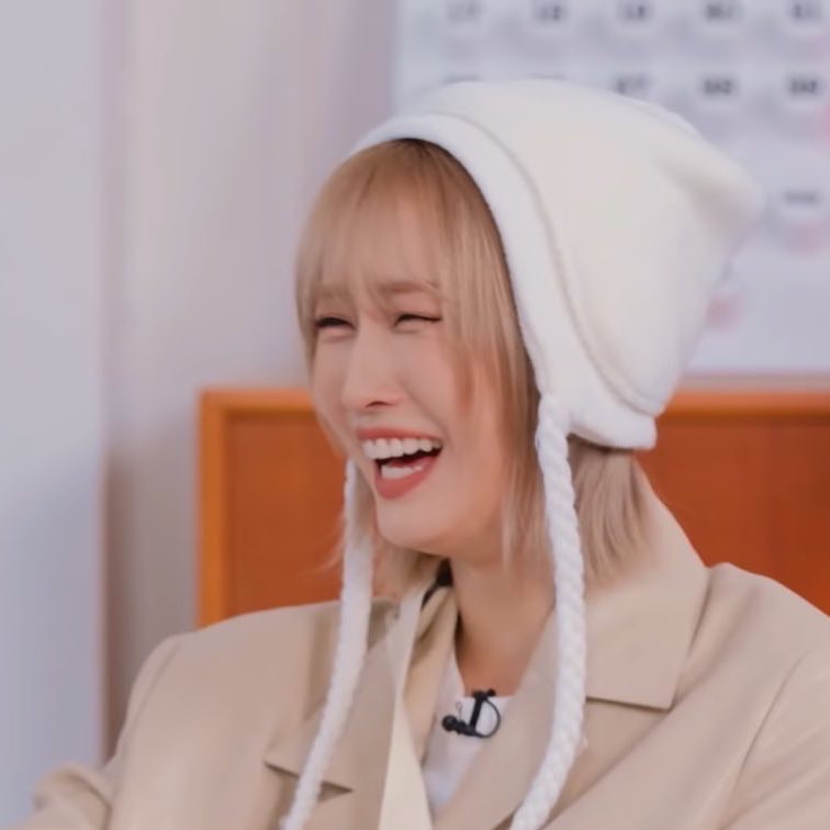 모모 (TWICE)의 최신 사진