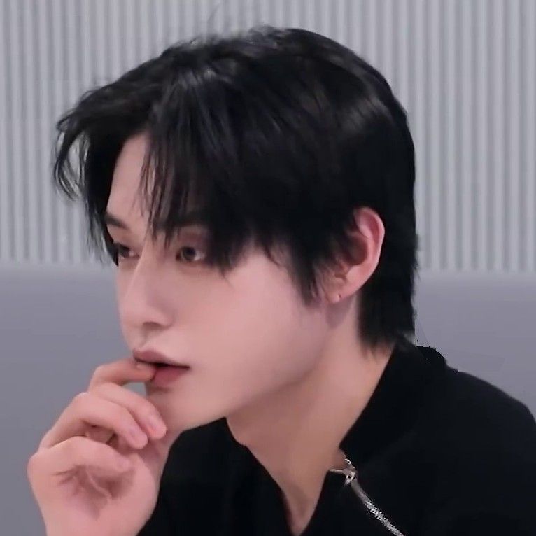 Latest photo of Kim Jiwoong (ZEROBASEONE)