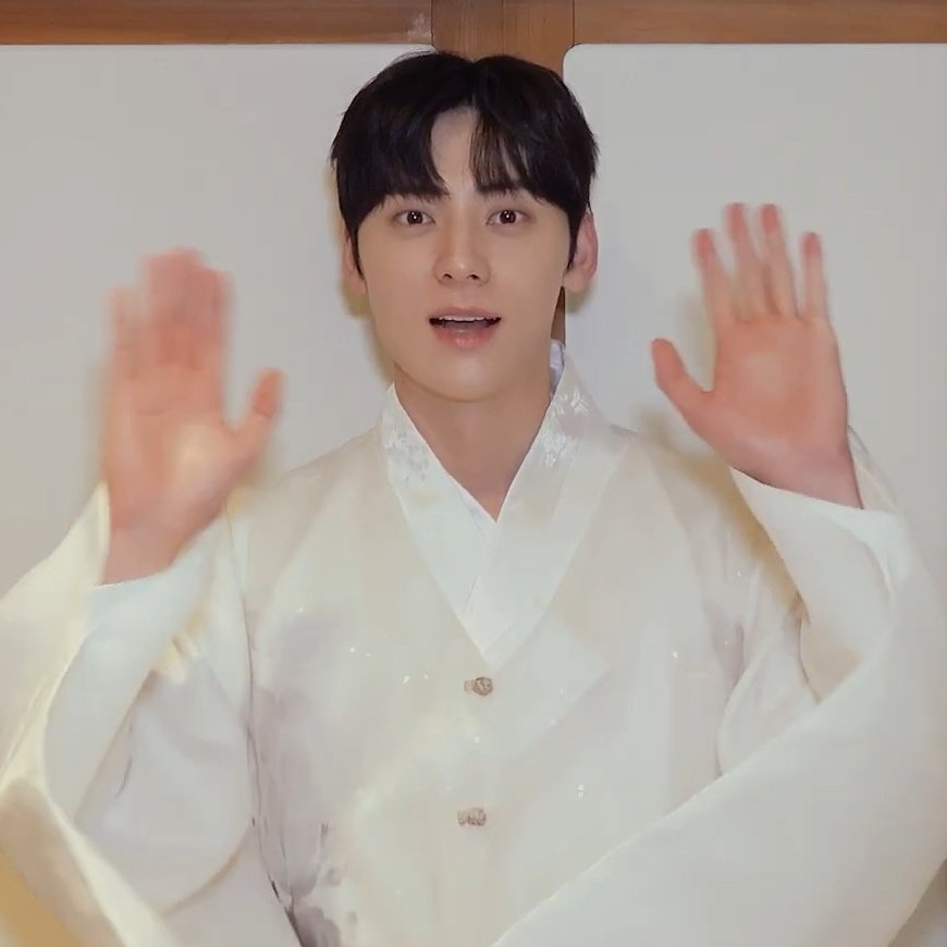 Behind-the-scenes cut of Hwang Minhyun
