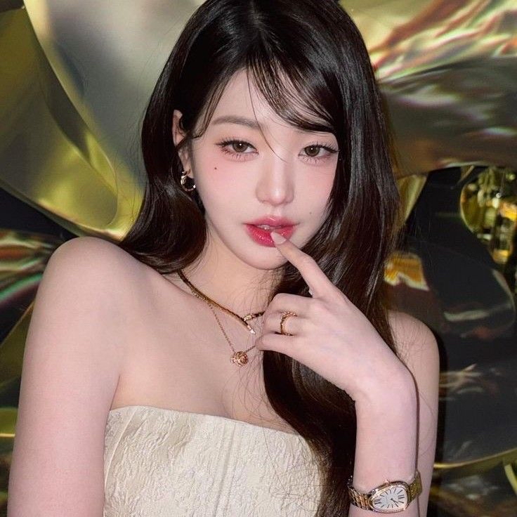 Latest photo of Jang Wonyoung (IVE)