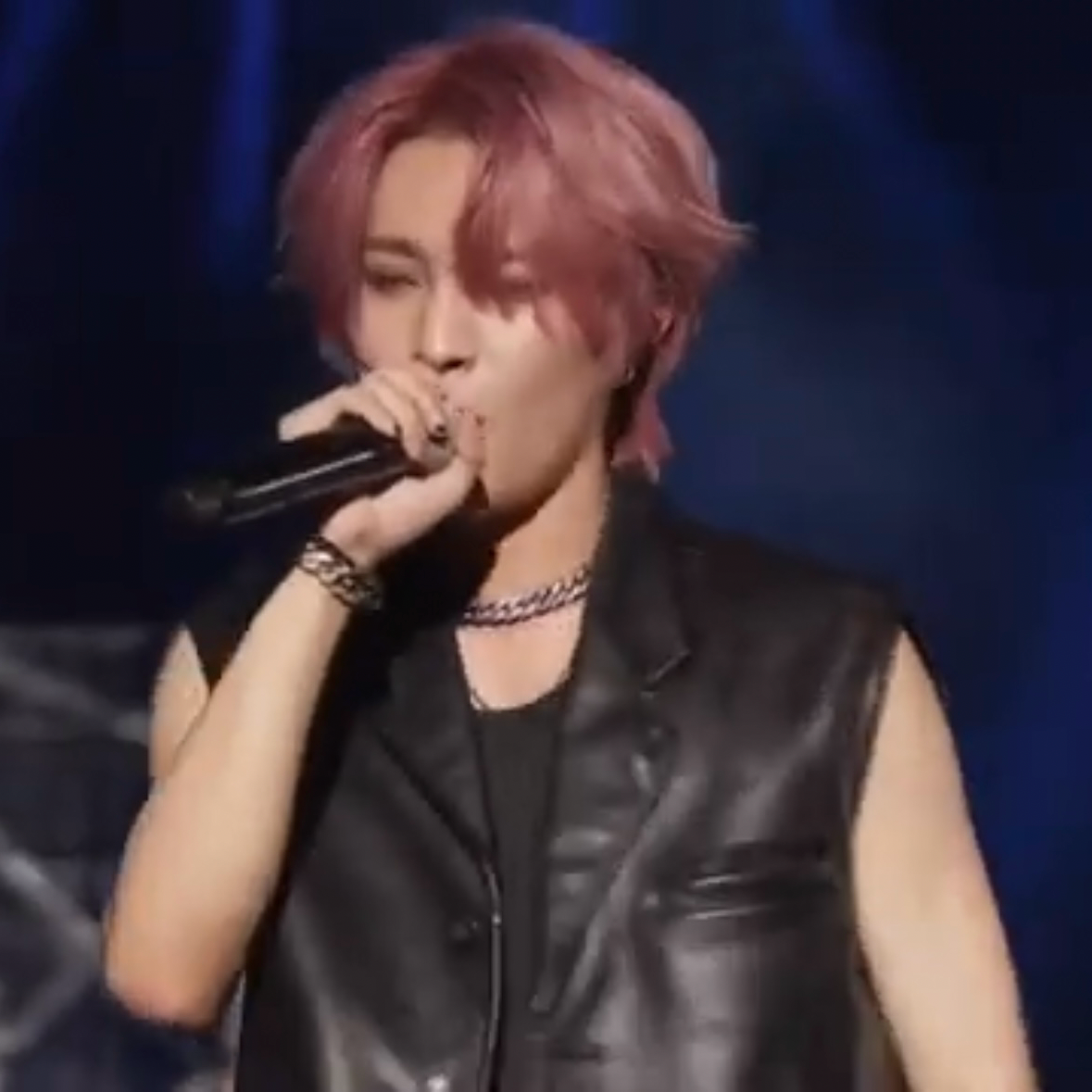 A moment captured by YANGYANG (WayV)'s fan