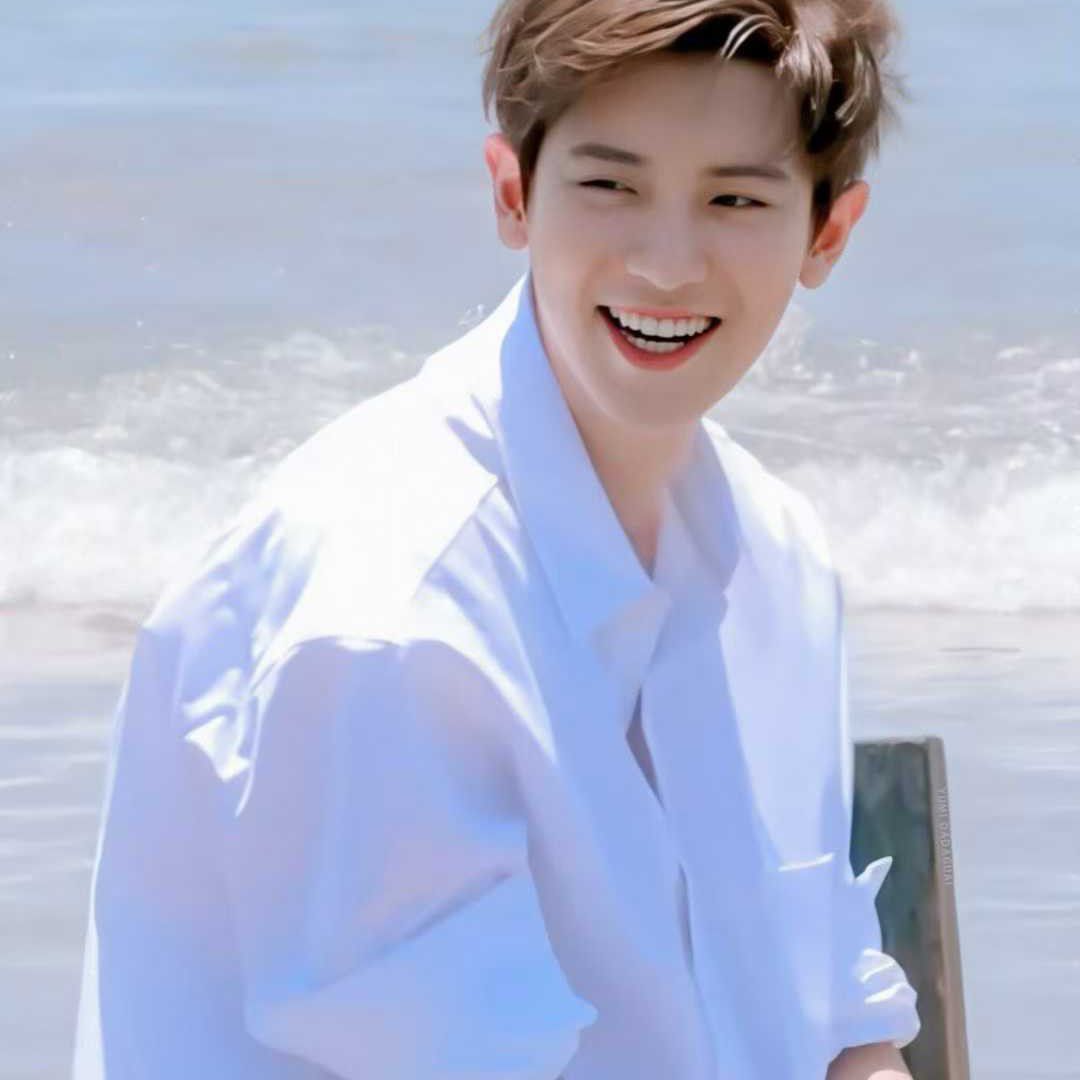Recent activity shot of Chanyeol (EXO)