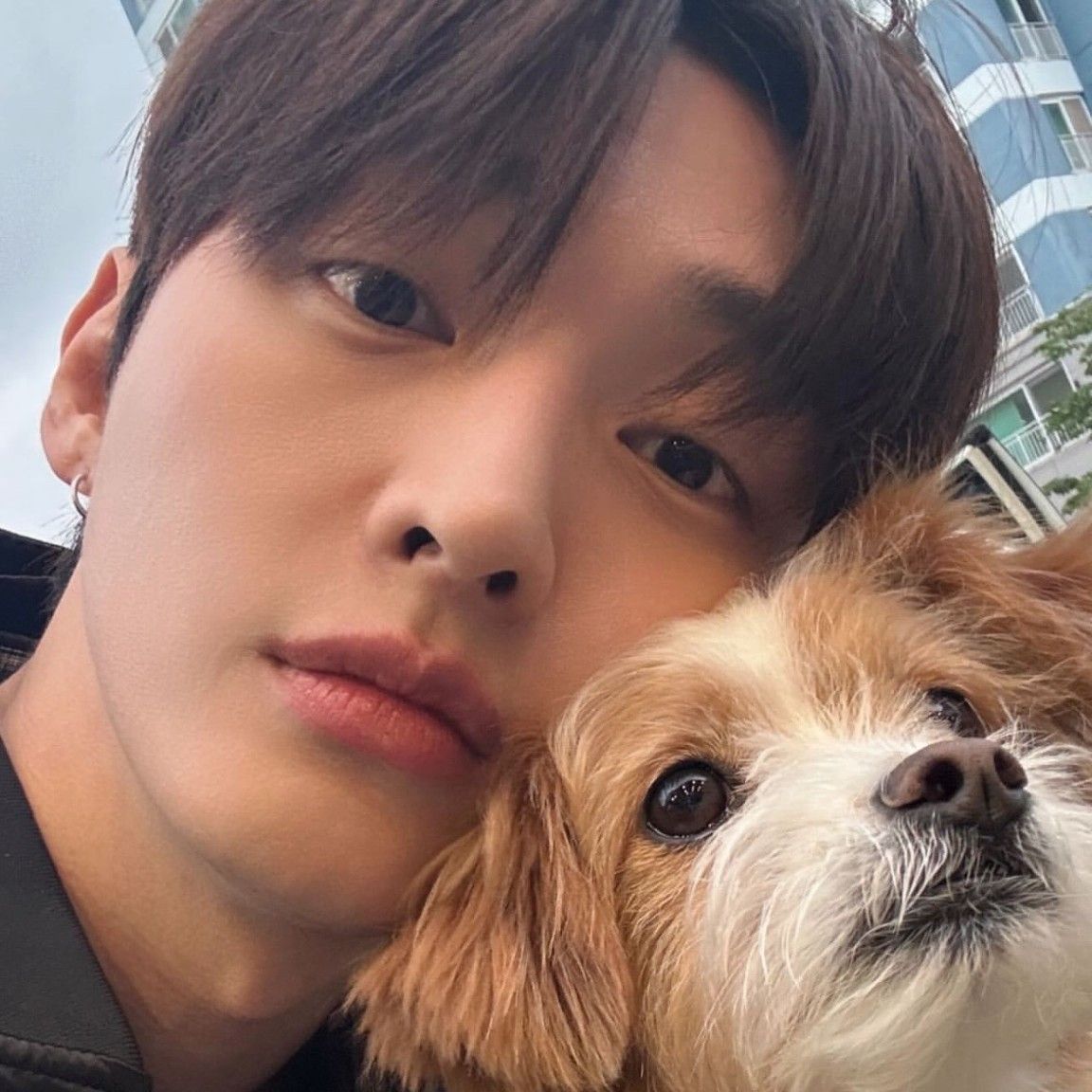A moment captured by Yoon Jisung's fan