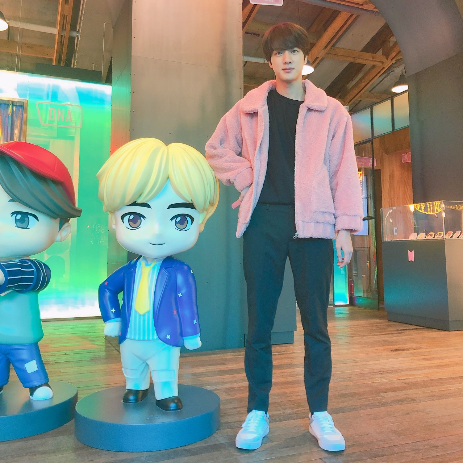 진 (방탄소년단) 최근 활동샷