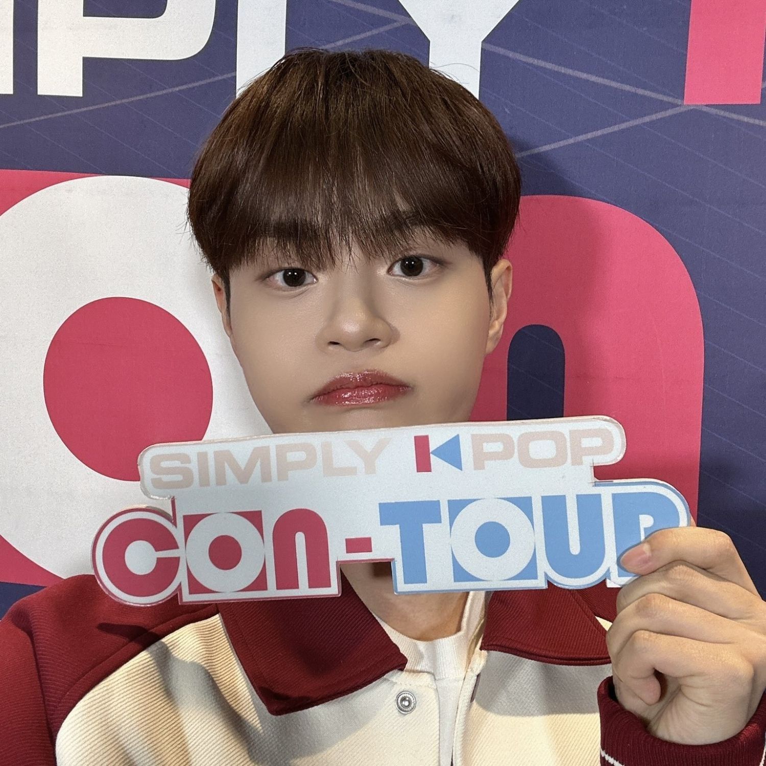 A moment captured by Lee Daehwi (AB6IX)'s fan