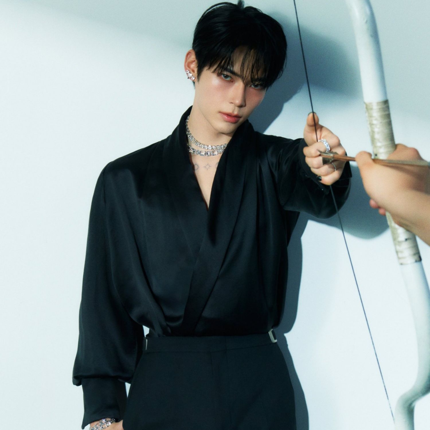 Behind-the-scenes cut of Sung Hanbin (ZEROBASEONE)