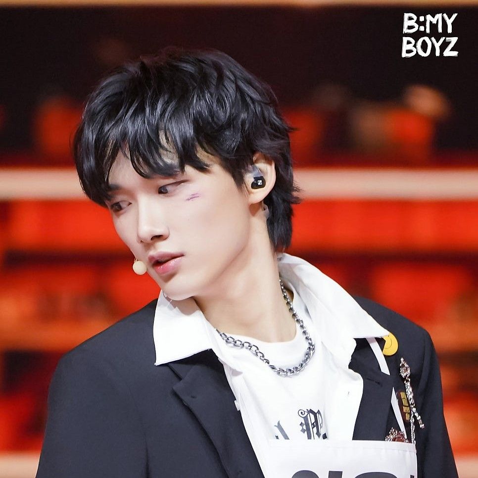 A moment captured by Lee Yunsung's fan