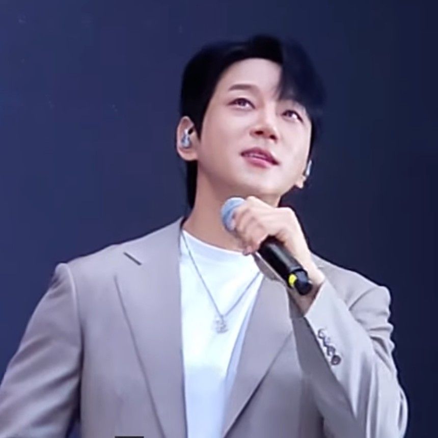 Latest photo of Hwang Chiyeol