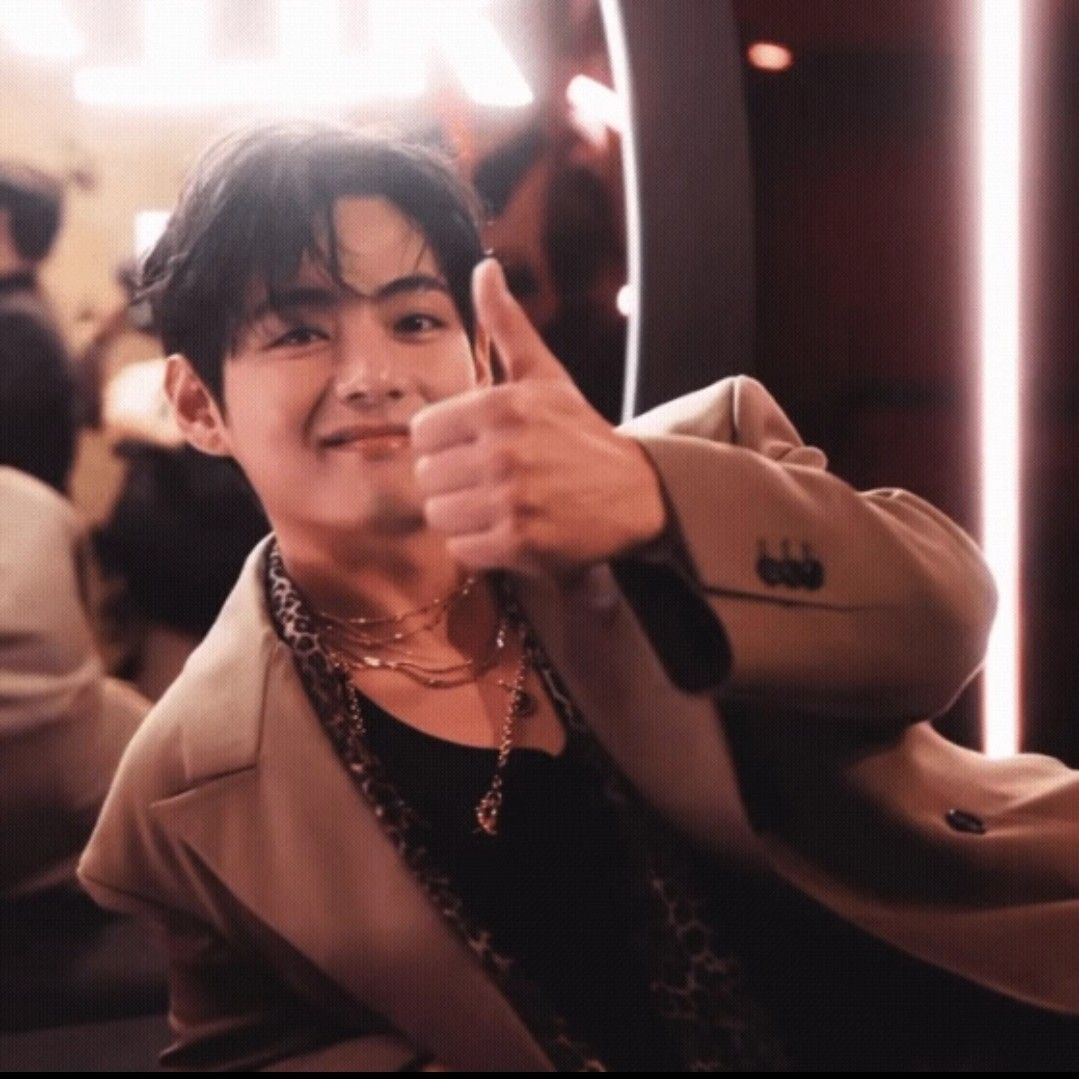 뷔 (방탄소년단) 최근 활동샷